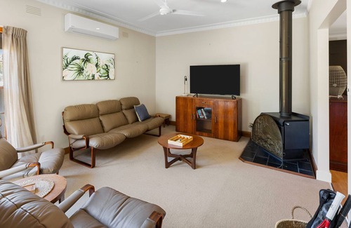 Mansfield House | Central Cottage: 4 BR, 2 BA House in Mansfield, Sleeps 8