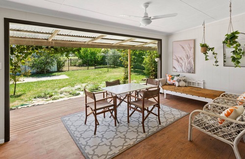 Mansfield House | Central Cottage: 4 BR, 2 BA House in Mansfield, Sleeps 8