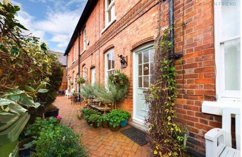 Chester House | Central Cottage with Parking by Cheshire Escapes