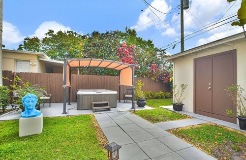 Flagami House | CENTRAL, cozy, chic 4 BDRM/3bath in South Miami