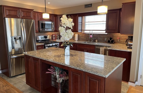 North End House | Central Downtown Location within walking to beaches, and boardwalk! Pets OK!