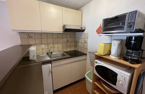 Laveissiere Apartment | Central Duplex with Balcony – Sleeps 6/8, Pets Welcome