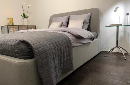 Biel House | Central & Elegant Room in Biel