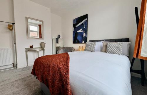 Portsmouth House | Central Home in Portsmouth Sleeps 10