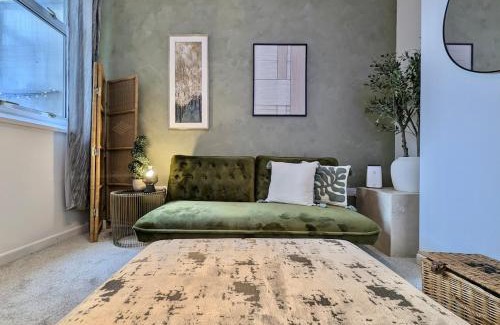Portsmouth House | Central Home in Portsmouth Sleeps 10