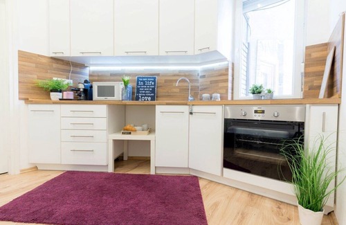 Inner City Budapest Apartment | Central Homy Studio for Couples
