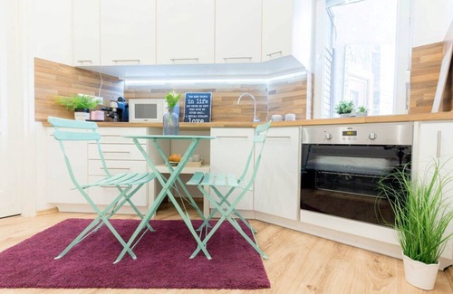 Inner City Budapest Apartment | Central Homy Studio for Couples