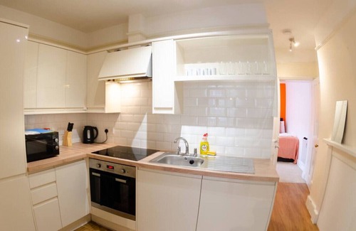 Bury St Edmunds Apartment | Central Ipswich Stay for 4 – Budget-Friendly & Convenient