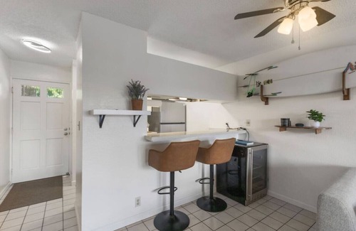 Waipio Apartment | Central Island Living | AC, Parking, Kitchen, W/D