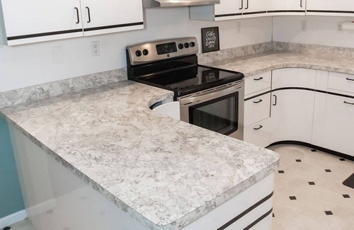 Lake George Apartment | Central Lake George Escape – Balcony Views, Walk to Everything