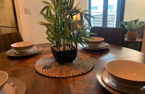 Chinatown Apartment | Central Liverpool Apartment-Sleeps 6-Free Parking