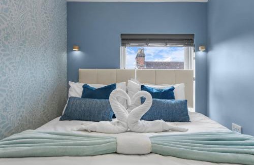 Bedford Apartment | Central Location I King Size Bed Work stays