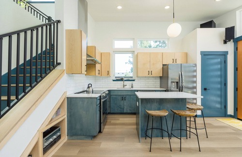 Larkspur House | Central location. Quiet, modern home. EV charger.