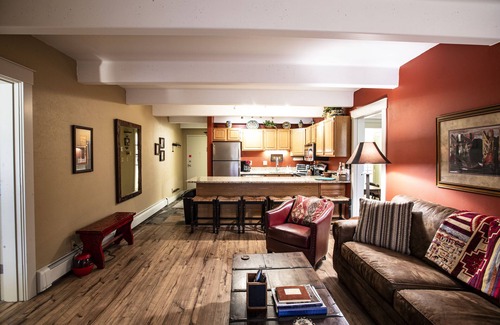 Dillon Condo | Central location to ski areas! Mountain views, walkable to Dillon restaurants.