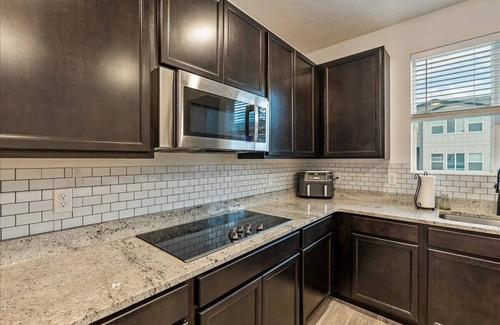 American Fork House | Central Location, Rooftop & Balcony!