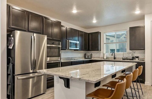 American Fork House | Central Location, Rooftop & Balcony!