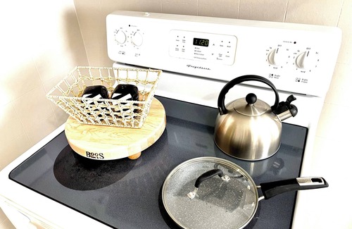 Bowling Green House | Central Location/3 miles to Beech Bend & WKU/Garage/Firepit/King Bed/Games