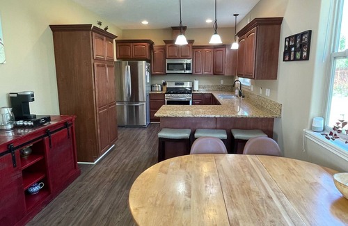 Wasilla House | Central Location - Vacation Adventure or Family Retreat 3BR 2.5BA!