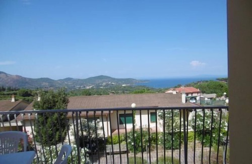 Capoliveri Apartment | Central location with sea view - Casa Consuelo Apartment 1