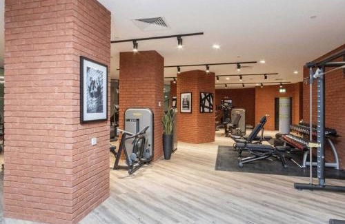 Vauxhall Apartment | CENTRAL LONDON STAY-Fabulous Ultra-Central London Luxury Designer Two Bedroom-POOL-GYM-Full AC