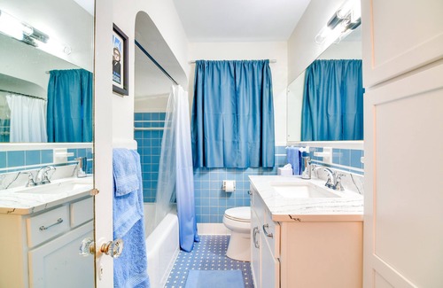 East Memphis Cottage | Central Memphis Home: MCM Decor, Walk to Midtown!