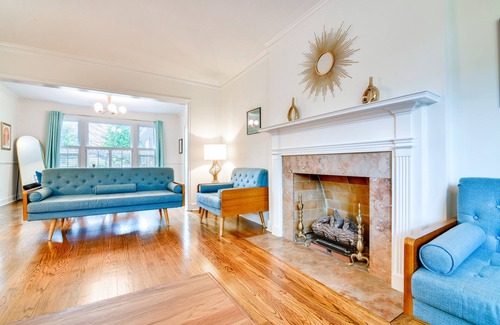 East Memphis Cottage | Central Memphis Home: MCM Decor, Walk to Midtown!