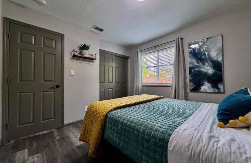 Downtown Sacramento Apartment | Central Midtown Apt-Secure Parking-Walk to Target