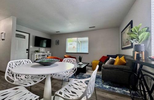 Downtown Sacramento Apartment | Central Midtown Apt-Secure Parking-Walk to Target