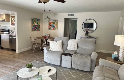Central Naples Condo | Central Naples Condo (1 W) Close to beach
