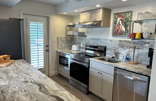 Central Naples Condo | Central Naples Condo (1 W) Close to beach