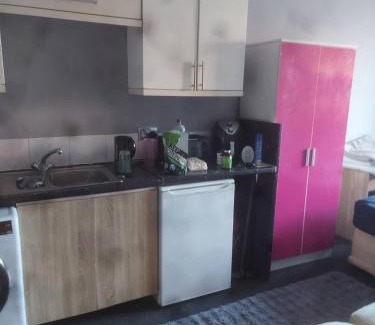 Preston Apartment | Central Preston Studio - Perfect City Break
