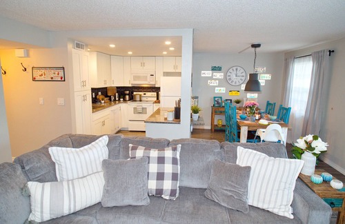 Cypress Lake Condo | Central Quiet Location, only 8 Miles to Ft. Myers Beach