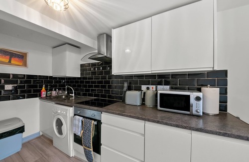 Reading Apartment | Central Reading 2-Bed Maisonette, Walk to Station