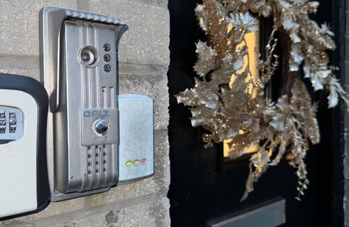 Sheffield House | Central Sheffield 3-Bed Apt, Sleeps 7 with Parking