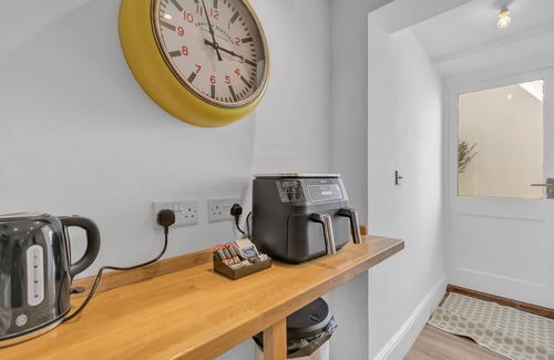 Worthing Apartment | Central Snug with Patio | By My Getaways
