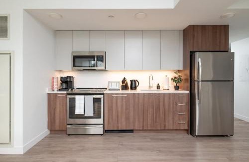 Central Square Apartment | Central Space to Balance Life Work Play 7 Sleeps