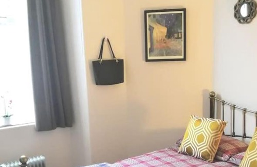 Stockbridge House | Central Stockbridge area cosy & quiet room, in family flat - 1 FEMALE GUEST ONLY