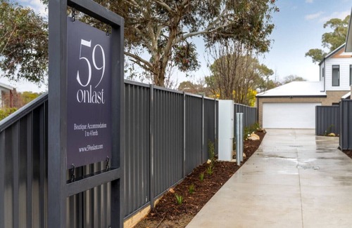 Beechworth Apartment | Central Studio in new townhouse!