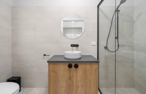 Beechworth Apartment | Central Studio in new townhouse