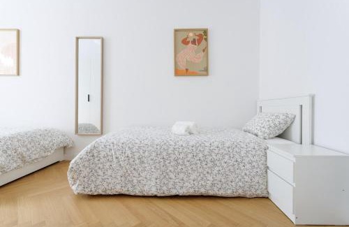 Matzleinsdorf Apartment | Central Stylish Apartment near Opera