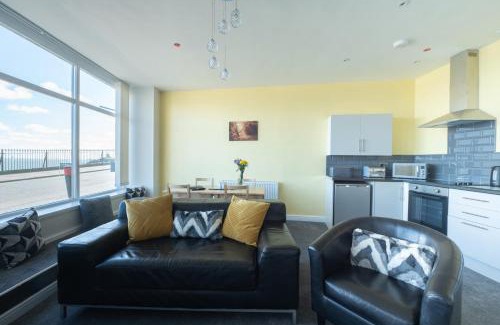 Tenby Apartment | Central Tenby North Beach Apartment with Parking