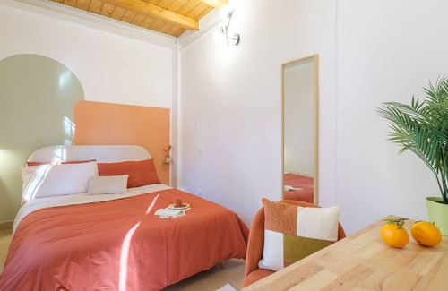 Historic Center Villa | Central Villa with Garden | Resté Il Sentiero
