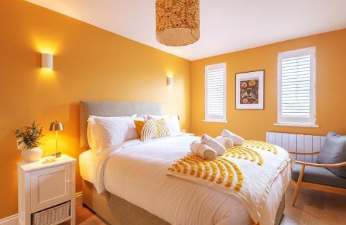 Whitchurch Apartment | Central Whitchurch - Lowcross House Guest Bedroom 4