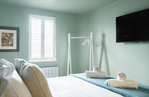 Whitchurch Apartment | Central Whitchurch - Lowcross House Guest Bedroom 5