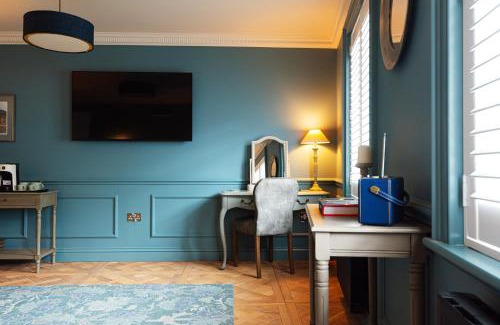 Whitchurch Apartment | Central Whitchurch - Lowcross House Guest Bedroom 1