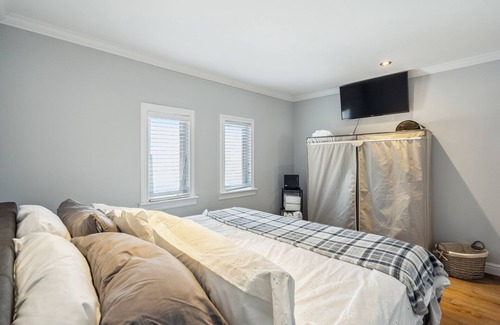 Winchester House | Central Winchester Bungalow side unit