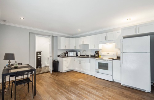 Winchester House | Central Winchester Bungalow side unit