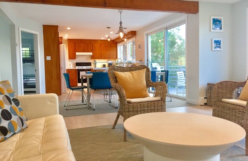 Woods Hole House | Central Woods Hole Village Waterfront: Sep and Oct At 20% Off!