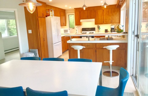 Woods Hole House | Central Woods Hole Village Waterfront: Sep and Oct At 20% Off!