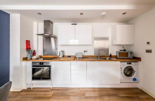 Abingdon Apartment | Centralised Abbey Yard by Prescott Apartments